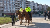 Policajné hliadky na koňoch na Luníku IX