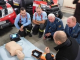 Sninskí hasiči dostali nový defibrilátor