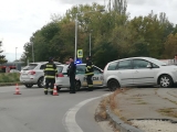 Dopravná nehoda osobných vozidiel pri kruhovom objazde v Nitre