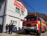 Dobrovoľní hasiči z Liptovských Revúc vynovili zbrojnicu a dostali zrepasovanú Tatru 815