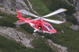 Vrtuľník s lekárom pomáhali priamo na mieste dopadu lavíny