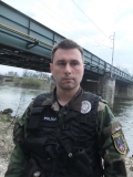 Policajt   PMJ  Peter  Kvasnica   skočil za topiacou sa dievčinou do rieky