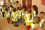Reflexné vestičky z projektu  BEZPEČNÉ MESTO  používajú už aj škôlkári v  Rumunskom Nadlaku