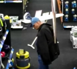 Ak ste spoznali muža na záberoch, oznámte to polícii!