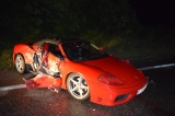 Pri nehode sa zranili ľudia v protismere, do ktorých vybehlo Ferrari
