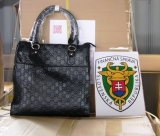 Colníci zadržali falzifikáty značkových kabeliek 