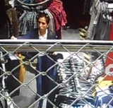 Žena okradla nič netušiacu pani o 350 eur, polícia po nej pátra