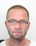  Policajti z Prievidze žiadajú občanov o pomoc pri pátraní po  hľadanej osobe.