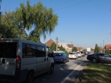 Aktuálne: Tvoriace sa kolóny mestom Sereď