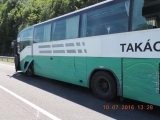 Pri nehode autobusu na R1 zomrel dôchodca z Bratislavy