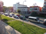 V meste Sereď je zhustená premávka 