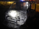 Za Šintavou vnoci horelo auto