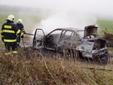 Popálený vodič pri požiari auta