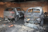 Oheň poškodil garáž a autá