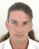 Polícia vyhlasuje pátranie po hľadanom mužovi