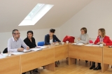 159 Zástupcovia ministerstva vnútra (na foto vľavo JUDr. Daniel Milo z odboru prevencie kriminality KMV SR) sa aktívne zapojili do prípravy národnej kampane, ktorú pripravuje ministerstvo školstva v spolupráci s partnermi z radov MVO. Jej súčasťou má byť špeciálna webstránka obsahujúca súbor nástrojov a argumentov, ktoré môžu mladí ľudia ale aj široká verejnosť použiť. Oficiálne bude celá národná kampaň predstavená v deň spustenia celoeurópskej kampane dňa 21.3.2013 