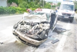 Pri čelnej zrážke s ťahačom sa dve osoby ťažko zranili