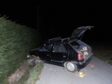Podgurážený vodič skončil v priekope, dvaja spolujazdci sa ťažko zranili