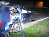 Mladík narazil do stĺpu elektrického vedenia, spolujazdec zomrel na mieste nehody