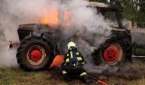 Požiar traktora a skladovej haly spôsobili státisicové škody